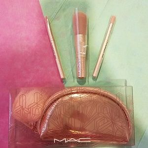 New MAC snowball brush kit